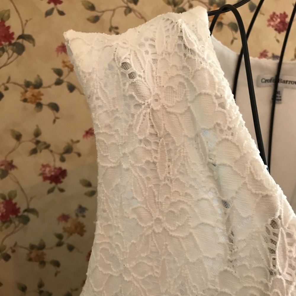 Lace Overlay Shell - Picture 3 of 8